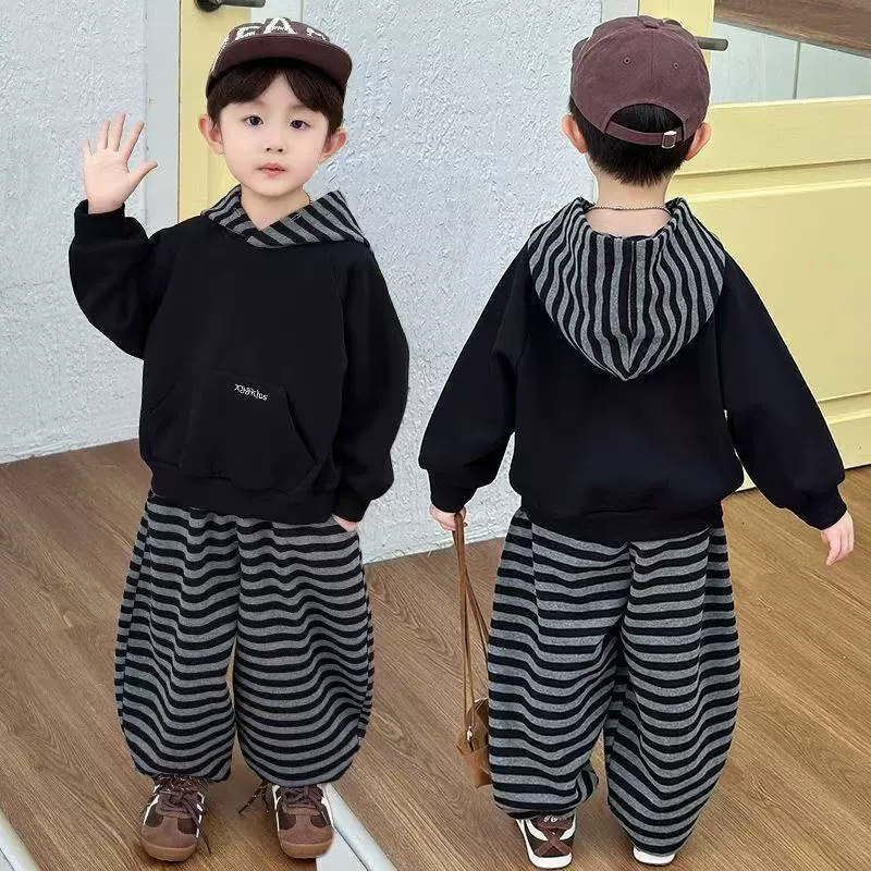 Running Gear Kids - ชุดกีฬาเด็กชายเด็กหญิง เสื้อผ้าเด็ก ชุดเสื้อฮู้ดแขนยาวลายทาง กางเกงขายาว 2 ชิ้น